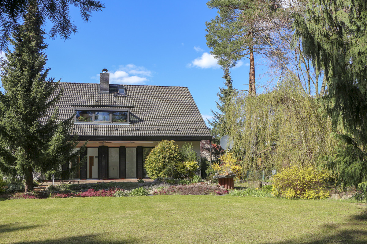 NEU | Zweifamilienhaus im Grünen