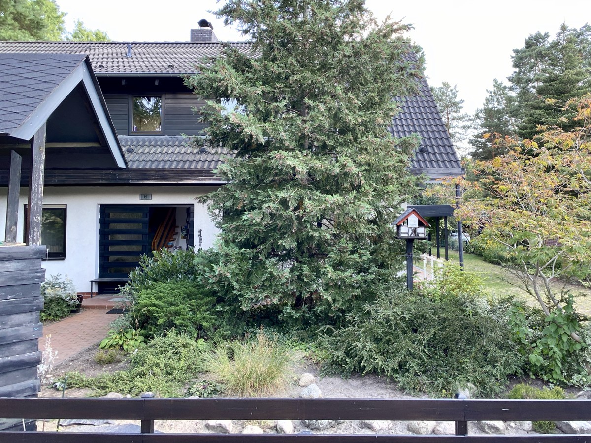 NEU | Zweifamilienhaus im Grünen
