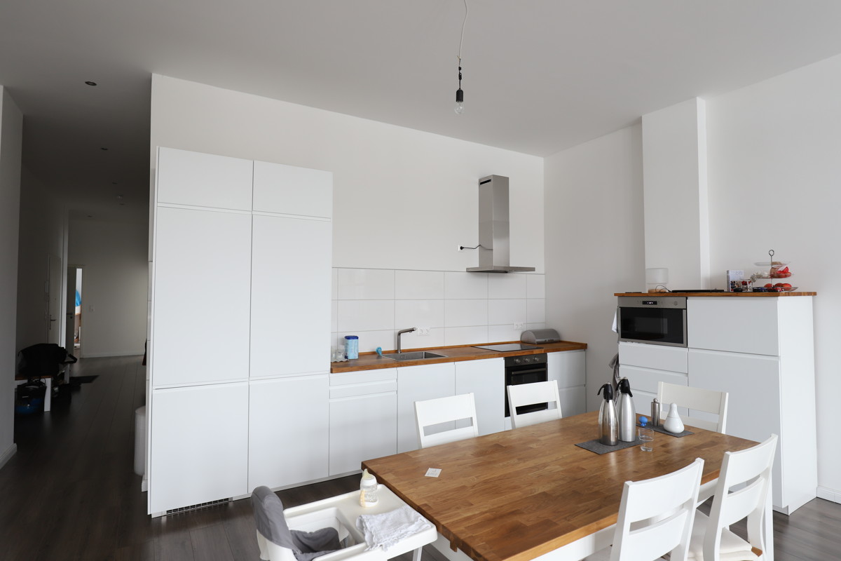 AB SOFORT | Sanierte, gehobene 4-Zimmer Wohnung mit Balkon und Blick ins Grüne