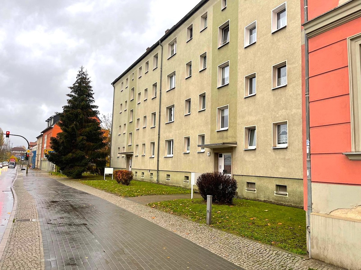 SOLIDE ALTERSVORSORGE | 3 Raumwohnung mit Duschbad und Balkon zum Renovieren.