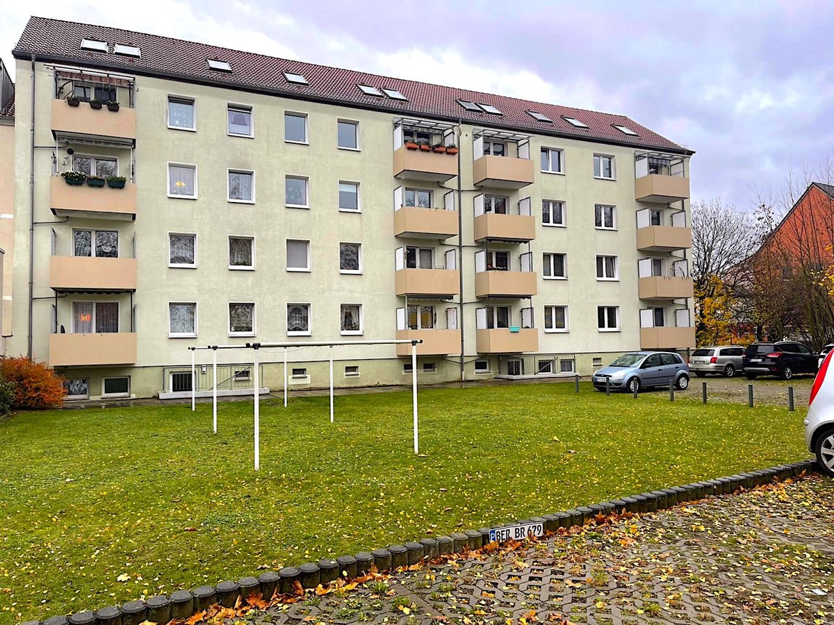 SOLIDE ALTERSVORSORGE | 3 Raumwohnung mit Duschbad und Balkon zum Renovieren.