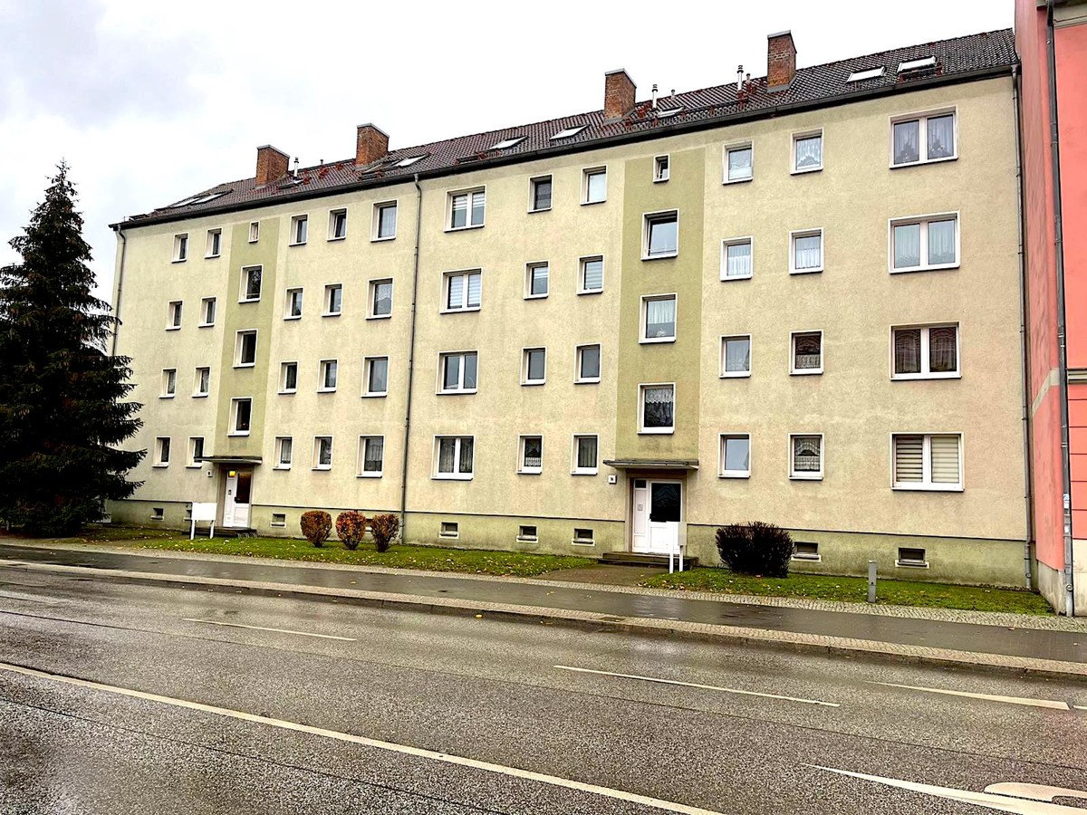 SOLIDE ALTERSVORSORGE | 3 Raumwohnung mit Duschbad und Balkon zum Renovieren.