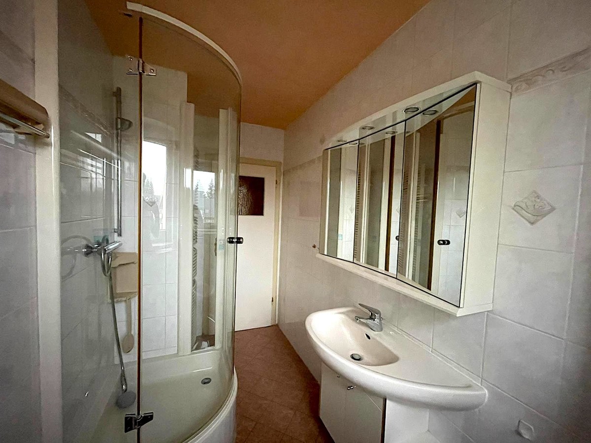 SOLIDE ALTERSVORSORGE | 3 Raumwohnung mit Duschbad und Balkon zum Renovieren.