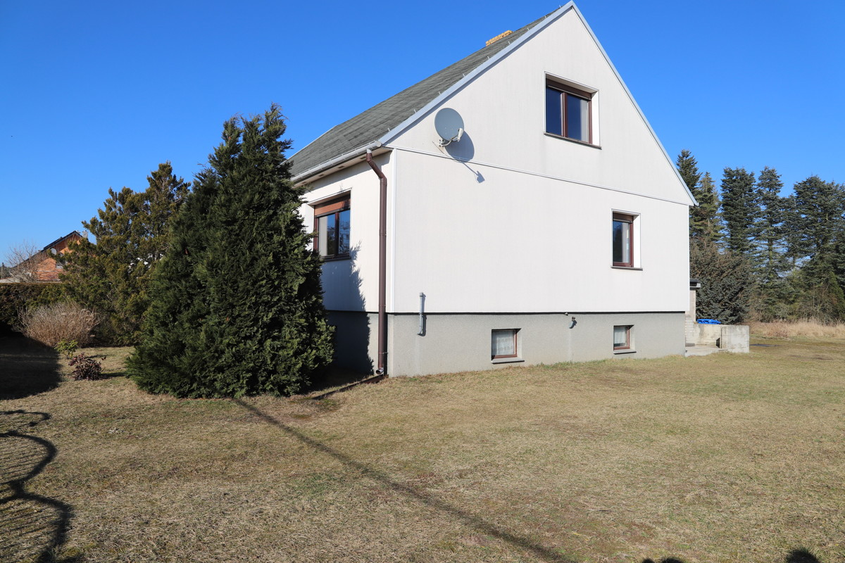 RESERVIERT | Solides Einfamilienhaus mit Ausbaureserve, Vollkeller und Feldblick.