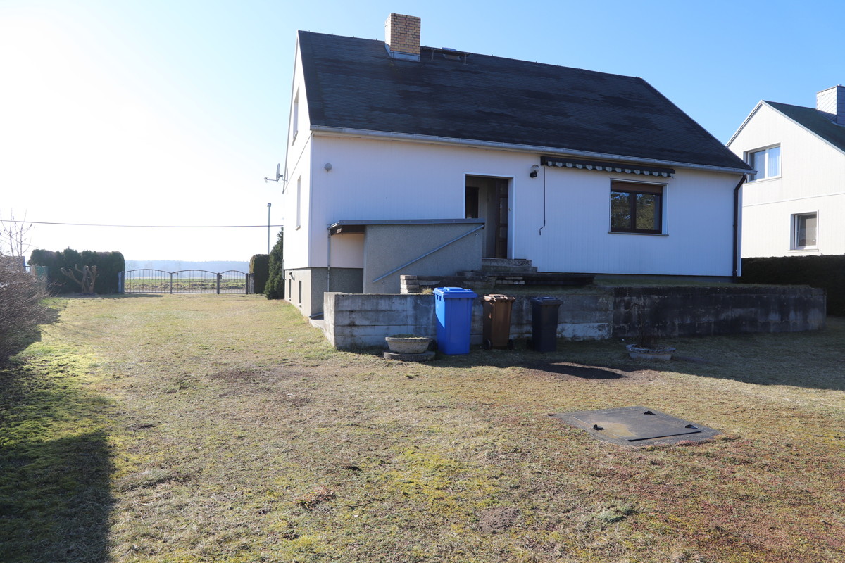 RESERVIERT | Solides Einfamilienhaus mit Ausbaureserve, Vollkeller und Feldblick.