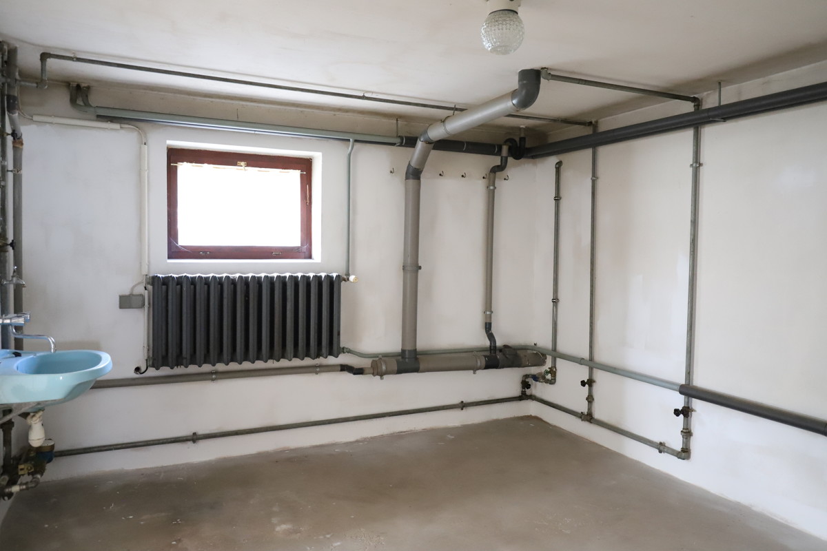 RESERVIERT | Solides Einfamilienhaus mit Ausbaureserve, Vollkeller und Feldblick.