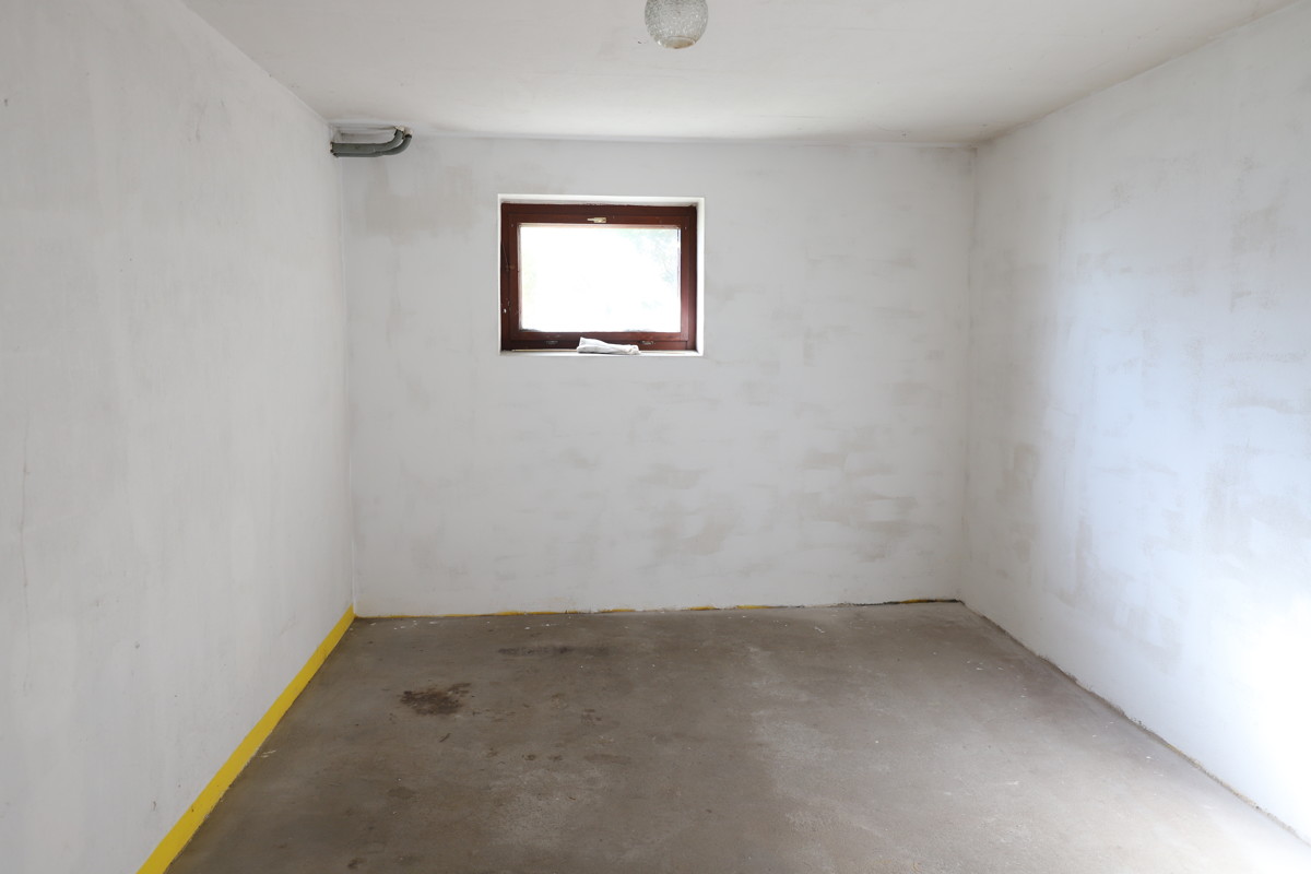 RESERVIERT | Solides Einfamilienhaus mit Ausbaureserve, Vollkeller und Feldblick.