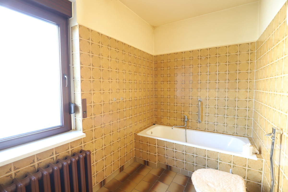 RESERVIERT | Solides Einfamilienhaus mit Ausbaureserve, Vollkeller und Feldblick.