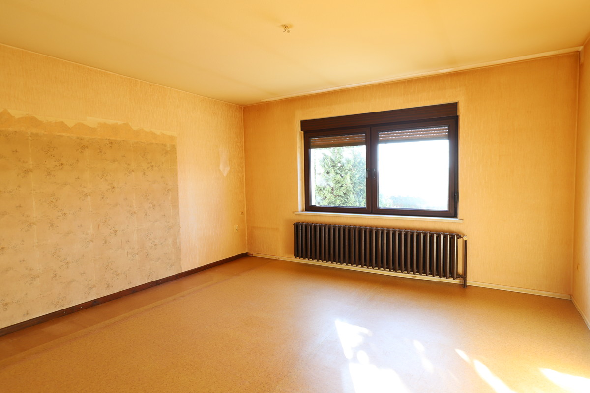 RESERVIERT | Solides Einfamilienhaus mit Ausbaureserve, Vollkeller und Feldblick.