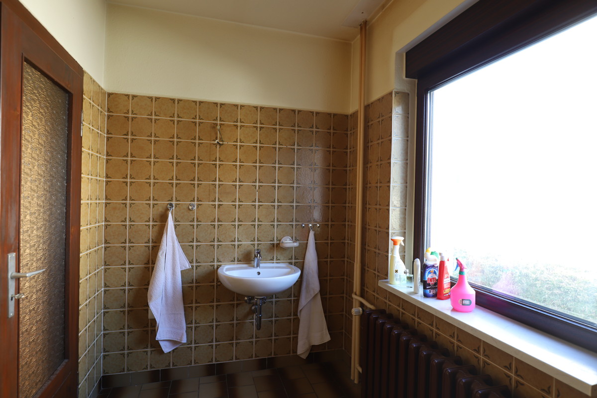 RESERVIERT | Solides Einfamilienhaus mit Ausbaureserve, Vollkeller und Feldblick.