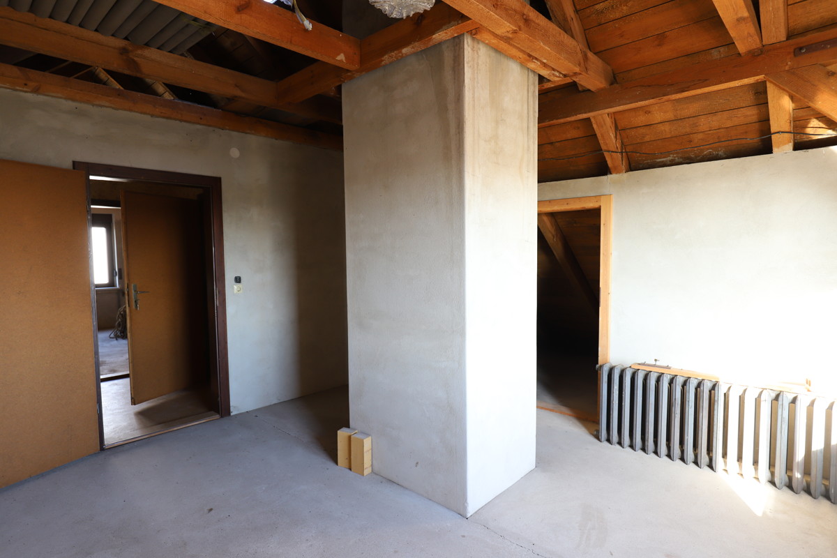 RESERVIERT | Solides Einfamilienhaus mit Ausbaureserve, Vollkeller und Feldblick.