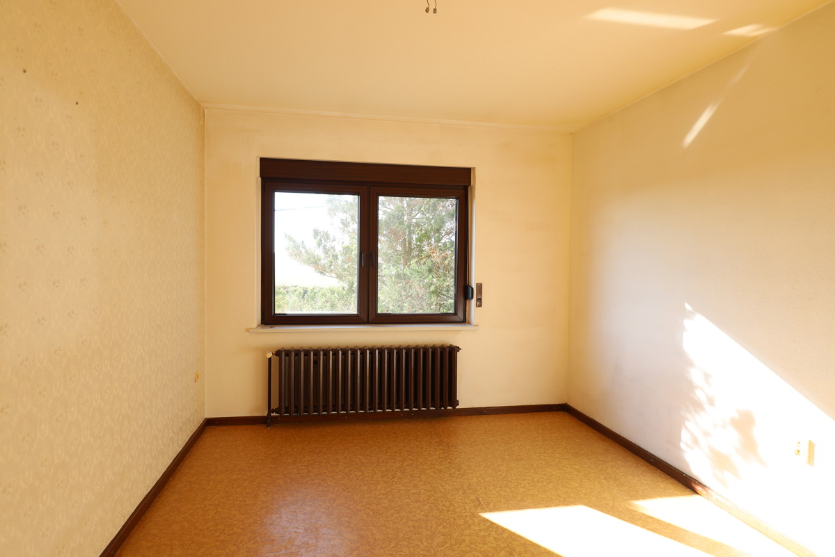 RESERVIERT | Solides Einfamilienhaus mit Ausbaureserve, Vollkeller und Feldblick.
