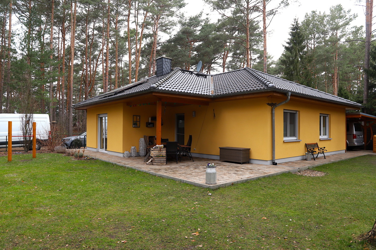PROVISIONSFREI | Gepflegter Winkelbungalow mit 3 Zimmern, Carport am Waldrand in Wandlitz-Basdorf