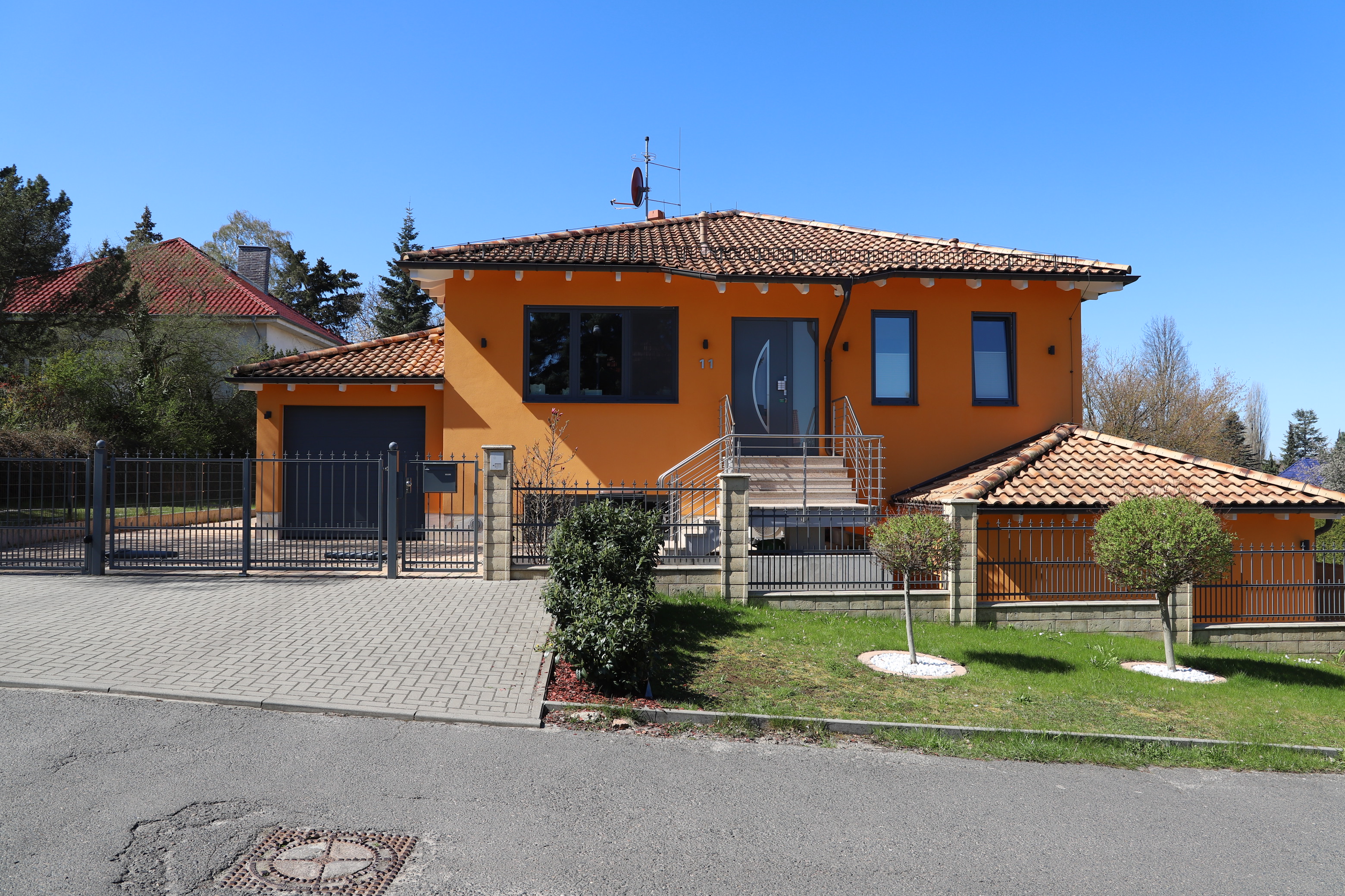 MEDITERRANE VILLA | Mit exklusiver Ausstattung und interessantem Hang-Grundstück