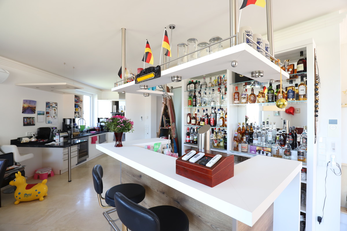 MEDITERRANE VILLA | Mit exklusiver Ausstattung und interessantem Hang-Grundstück