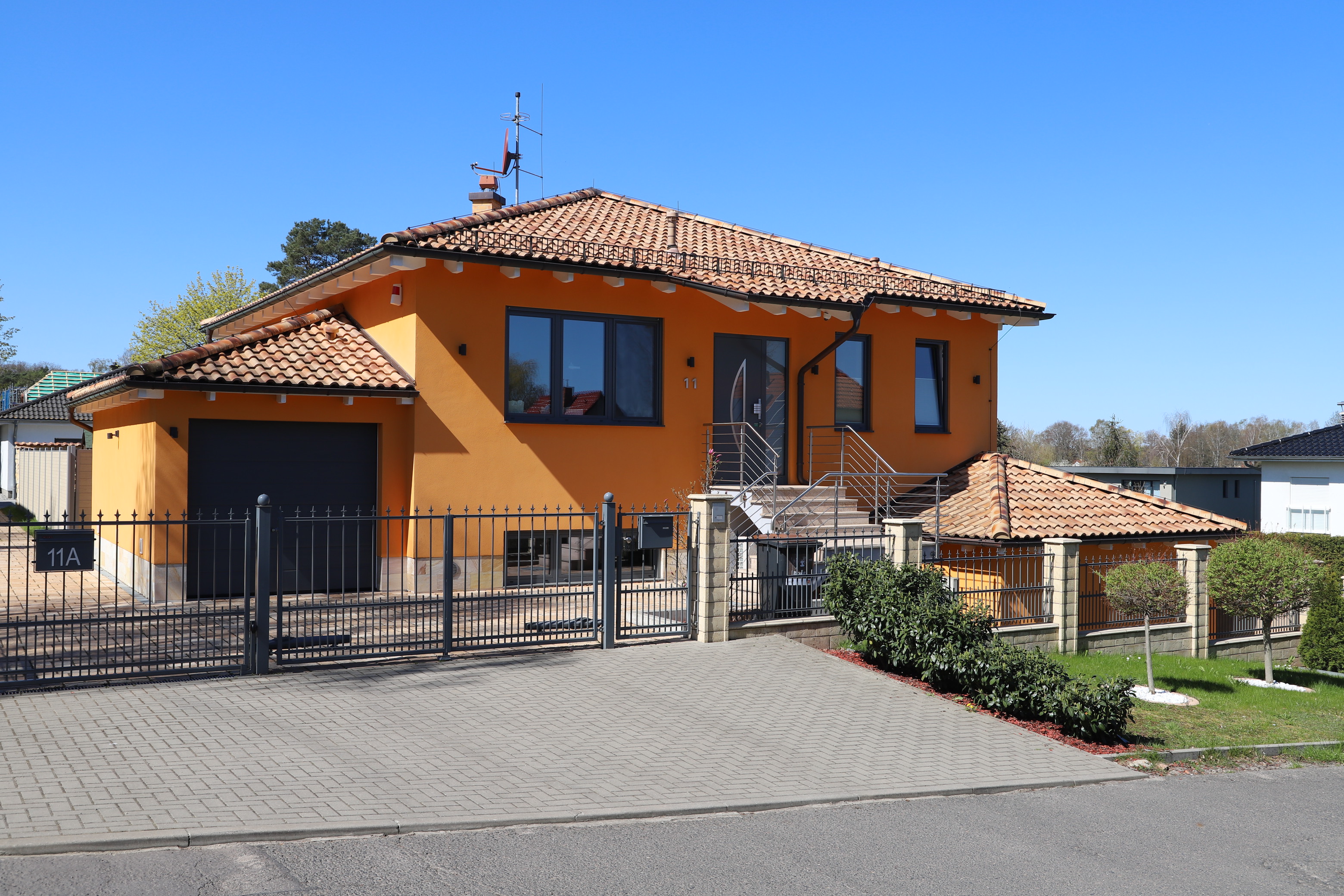 MEDITERRANE VILLA | Mit exklusiver Ausstattung und interessantem Hang-Grundstück
