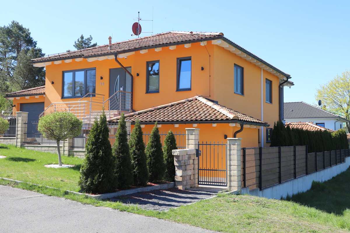 MEDITERRANE VILLA | Mit exklusiver Ausstattung und interessantem Hang-Grundstück