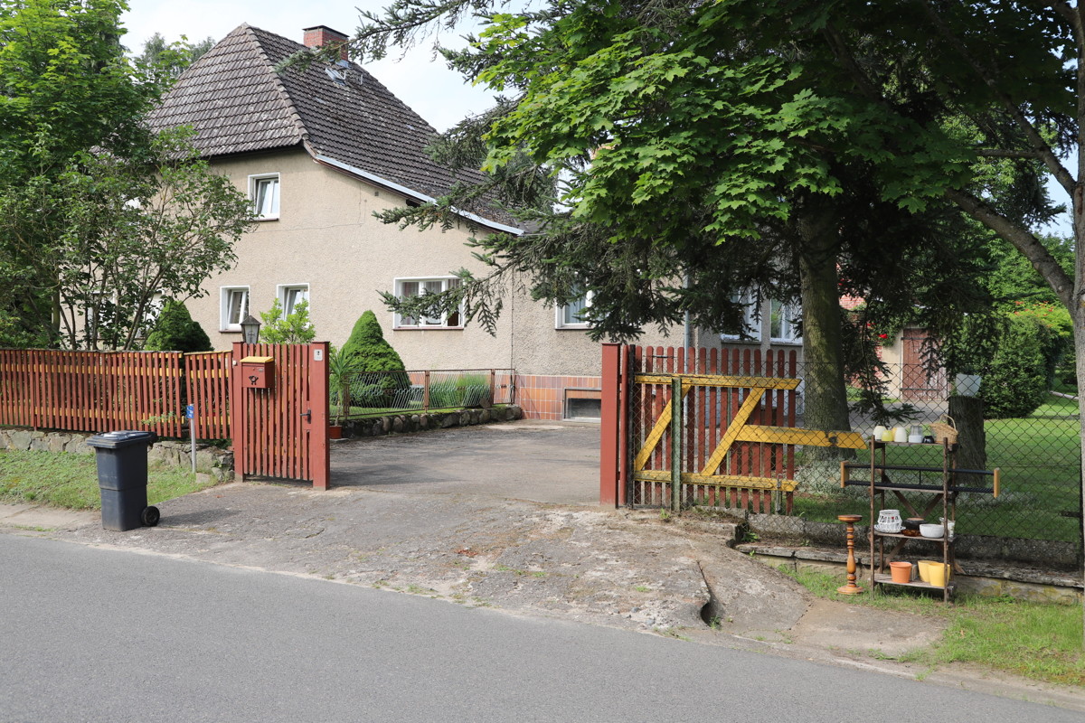 PROVISIONSFREI | Charmante Doppelhaushälfte mit Keller und viel Nebengelass im grünen Melchow