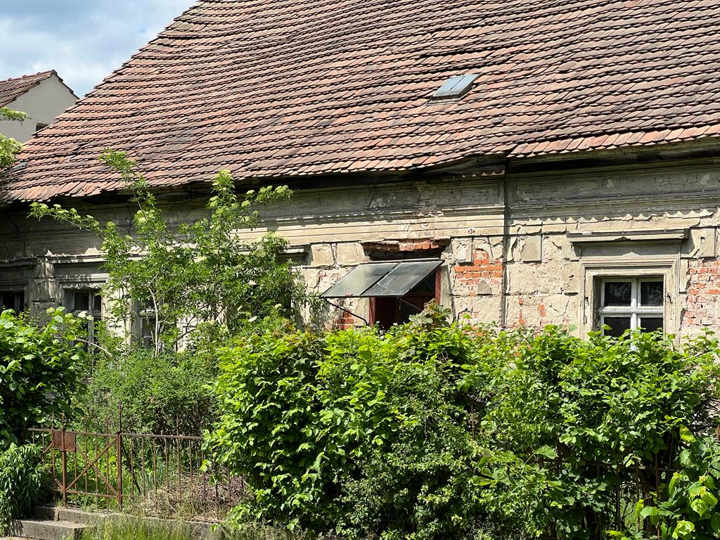 PROVISIONSFREI | 3-Seiten-Hof für Wohnen & Gewerbe: Gründerzeithaus mit Loft-Remise auf Bauland