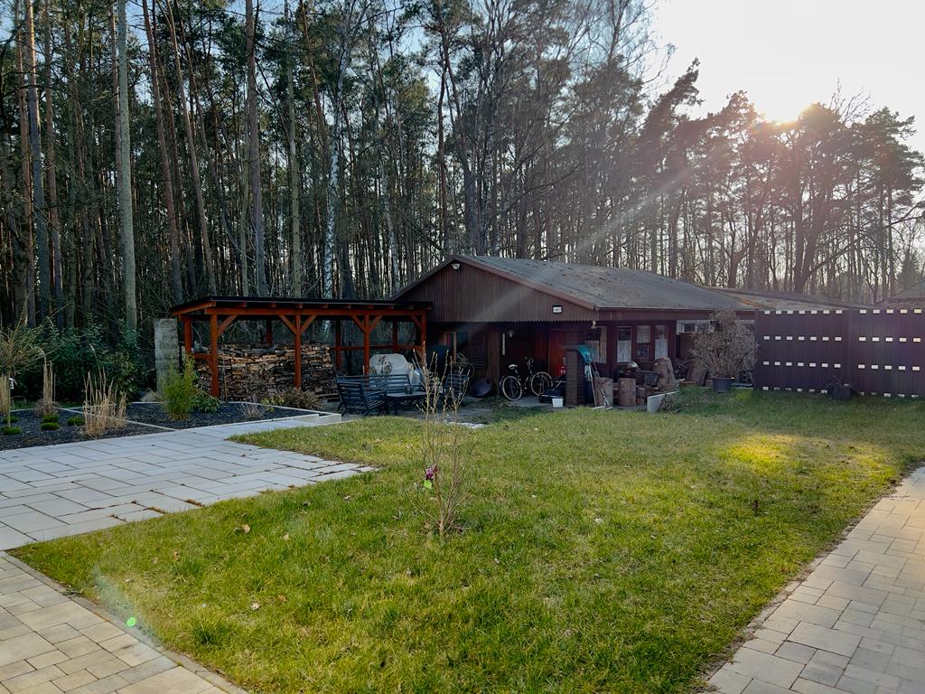 PROVISIONSFREI | Modernes Haus in idyllischer Lage mit einem ca. 40 qm großen Sommerhaus