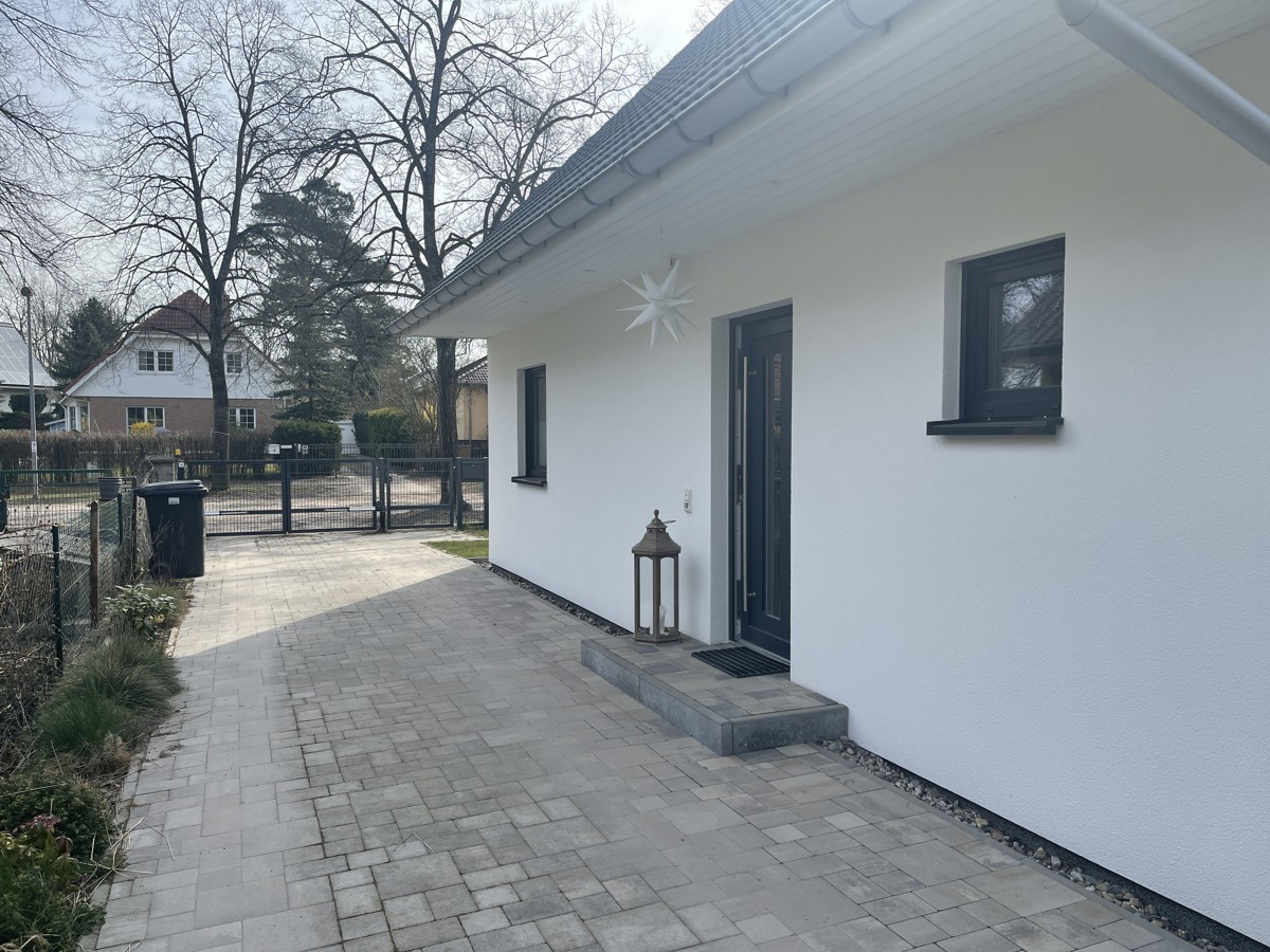 PROVISIONSFREI | Modernes Haus in idyllischer Lage mit einem ca. 40 qm großen Sommerhaus