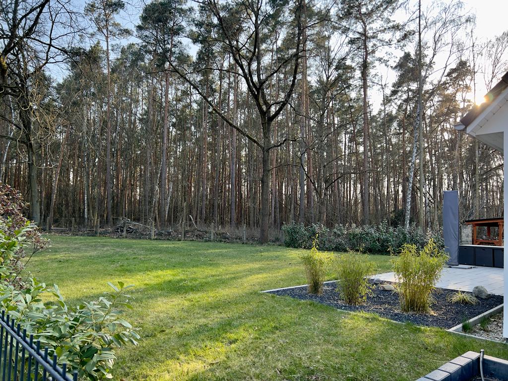 PROVISIONSFREI | Modernes Haus in idyllischer Lage mit einem ca. 40 qm großen Sommerhaus