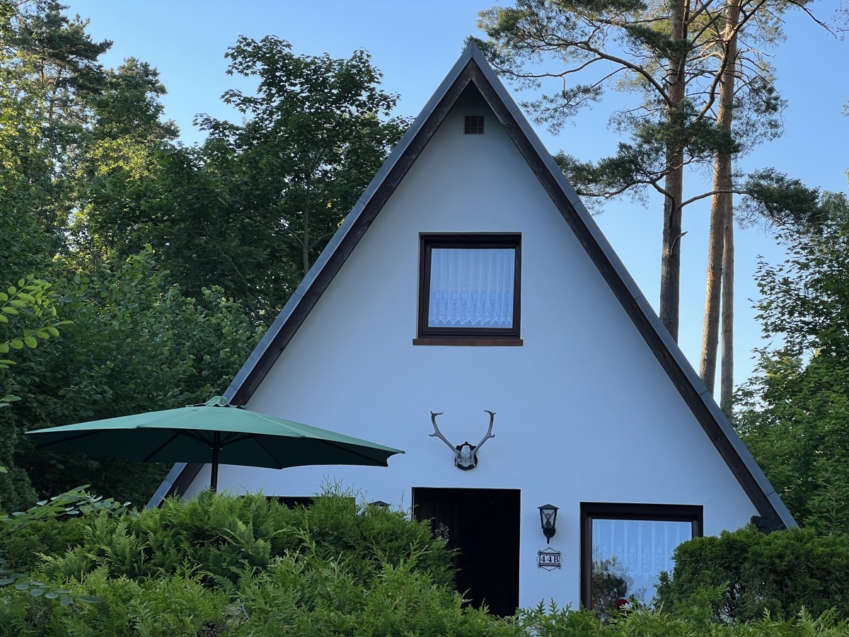 PROVISIONSFREI | Idyllisches Grundstück mit einer Finnhütte und Garage