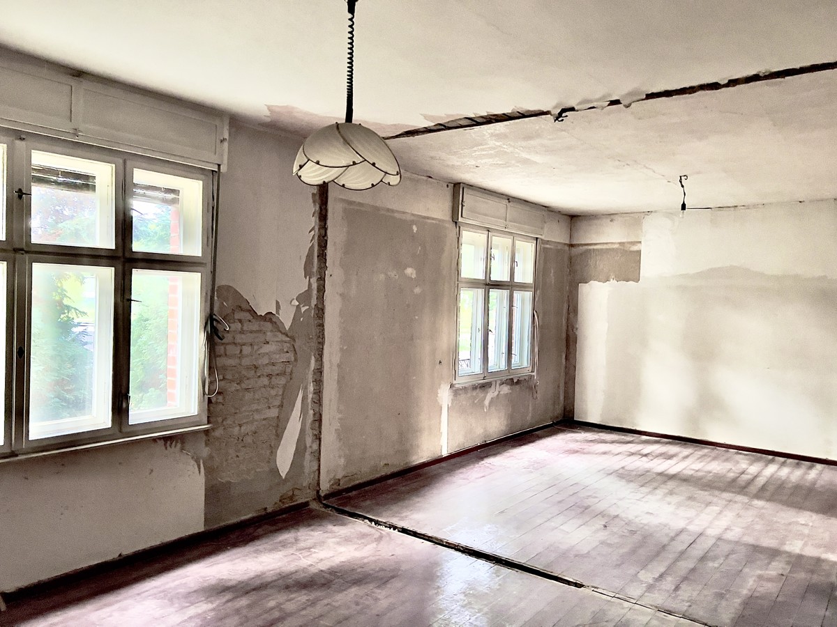 NEUER PREIS | Entkernte Stadtvilla von 1934 mit Keller und Anbau