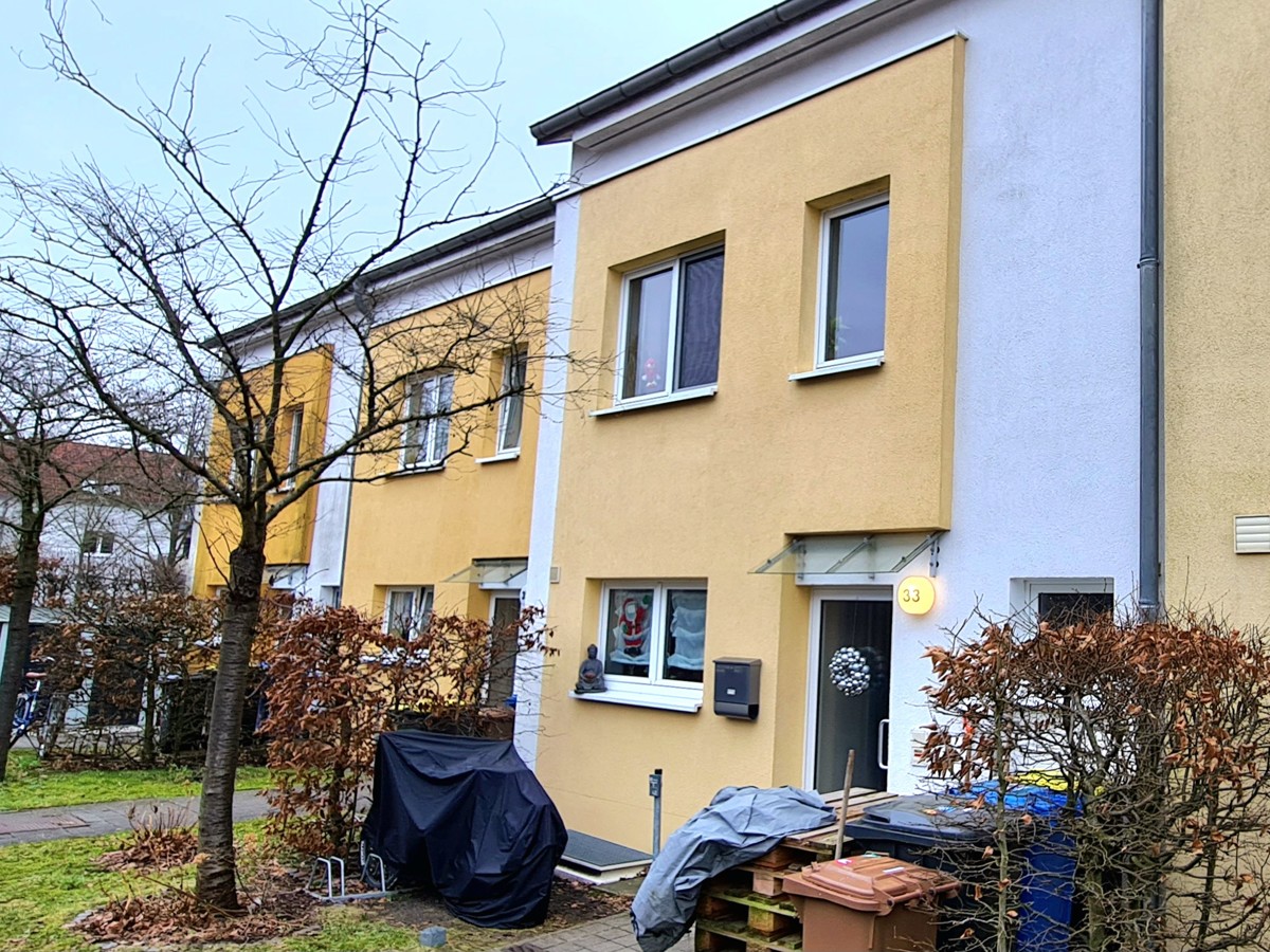 PROVISIONSFREI | Vermietetes Reihenmittelhaus in bevorzugter Wohnlage von Bernau auf Erbaupachtland