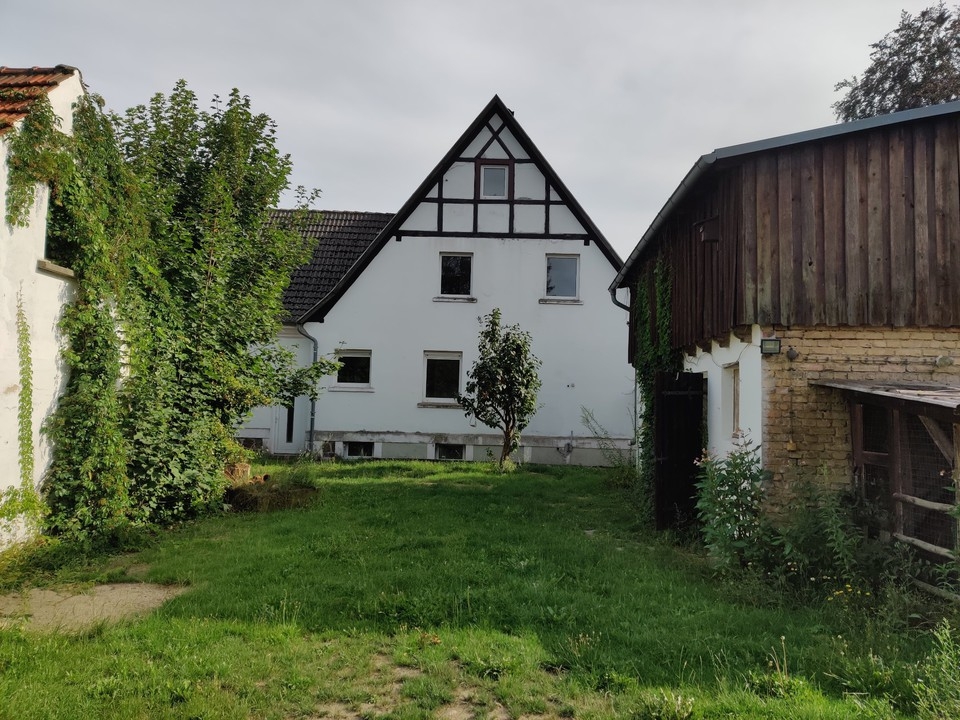 AB SOFORT | Großzügiges Haus mit Fachwerk, Erker, Nebengelass und Garage in Steinbeck