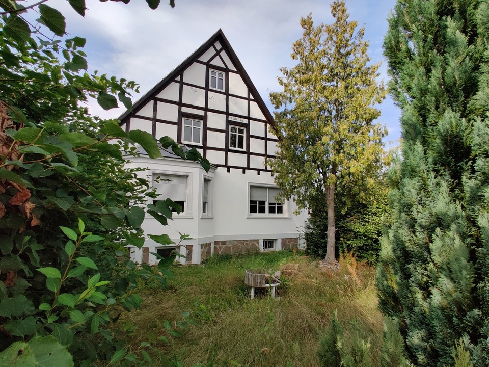 AB SOFORT | Großzügiges Haus mit Fachwerk, Erker, Nebengelass und Garage in Steinbeck