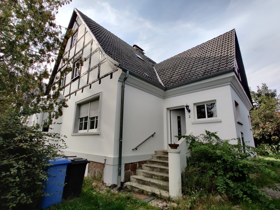 AB SOFORT | Großzügiges Haus mit Fachwerk, Erker, Nebengelass und Garage in Steinbeck