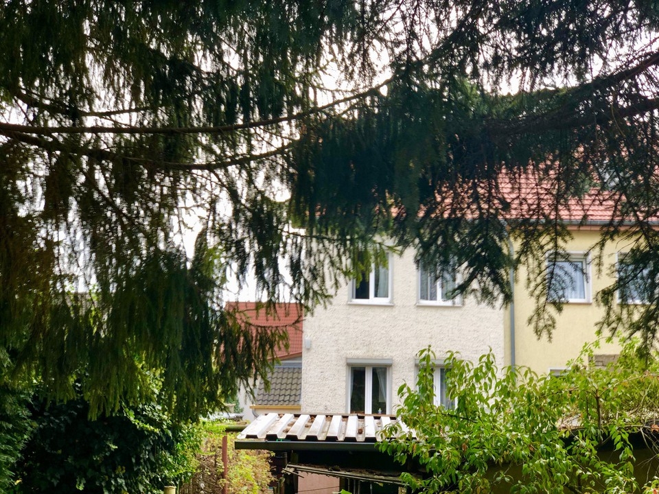 AUSBAUHAUS | Doppelhaushälfte zum Sanieren mit großem Grundstück