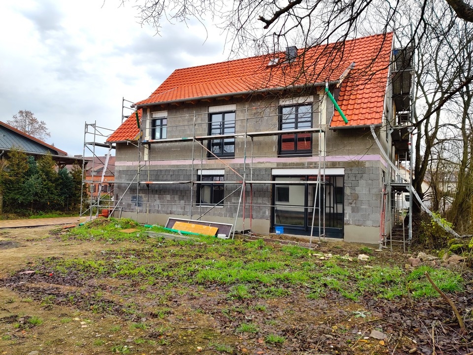 IM BAU | Neues Zweifamilienhaus mit gehobener Ausstattung, 7 Zimmern und Dachausbau in Bernau