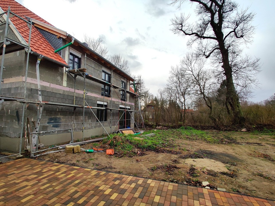 IM BAU | Neues Zweifamilienhaus mit gehobener Ausstattung, 7 Zimmern und Dachausbau in Bernau