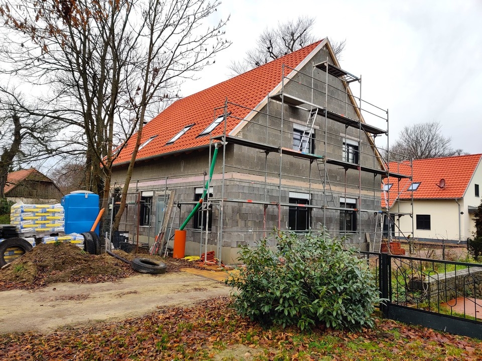IM BAU | Neues Zweifamilienhaus mit gehobener Ausstattung, 7 Zimmern und Dachausbau in Bernau