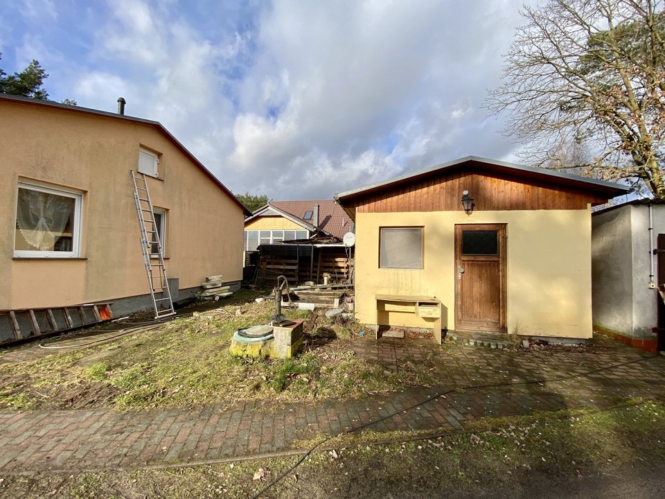 RESERVIERT | Kleiner Bungalow mit Holzhaus am Waldesrand