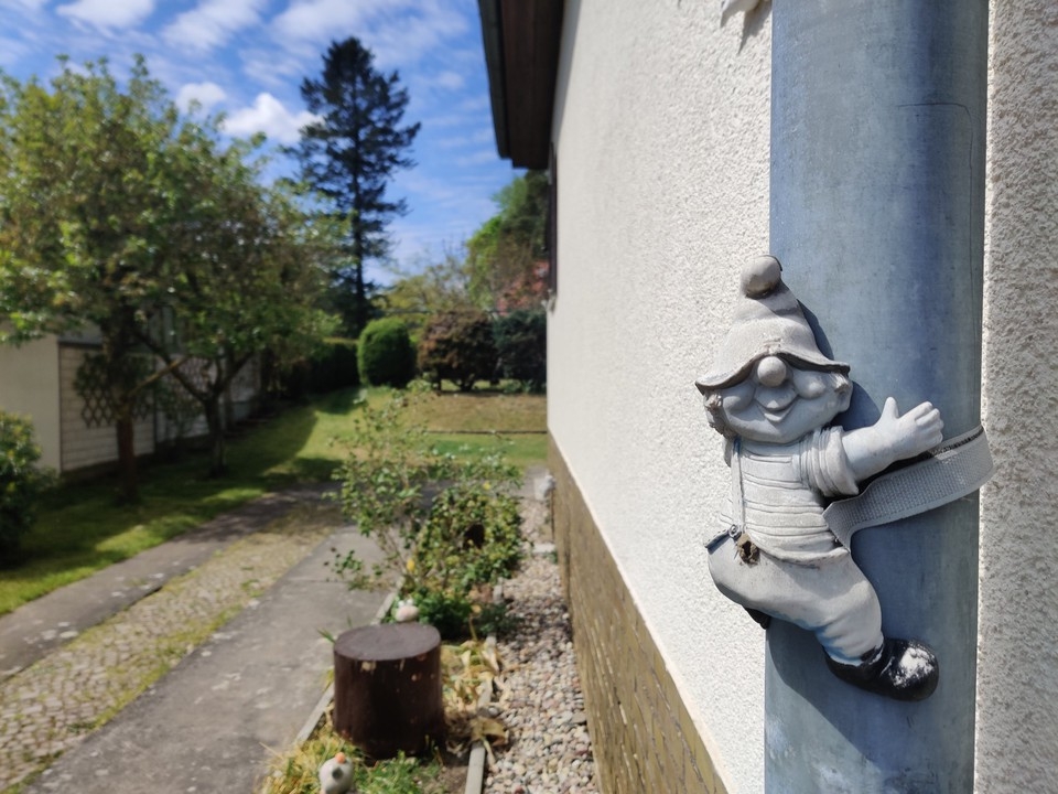 ALTBAUCHARME | Massives Einfamilienhaus mit Garage und Kamin auf großem Grundstück in Finow